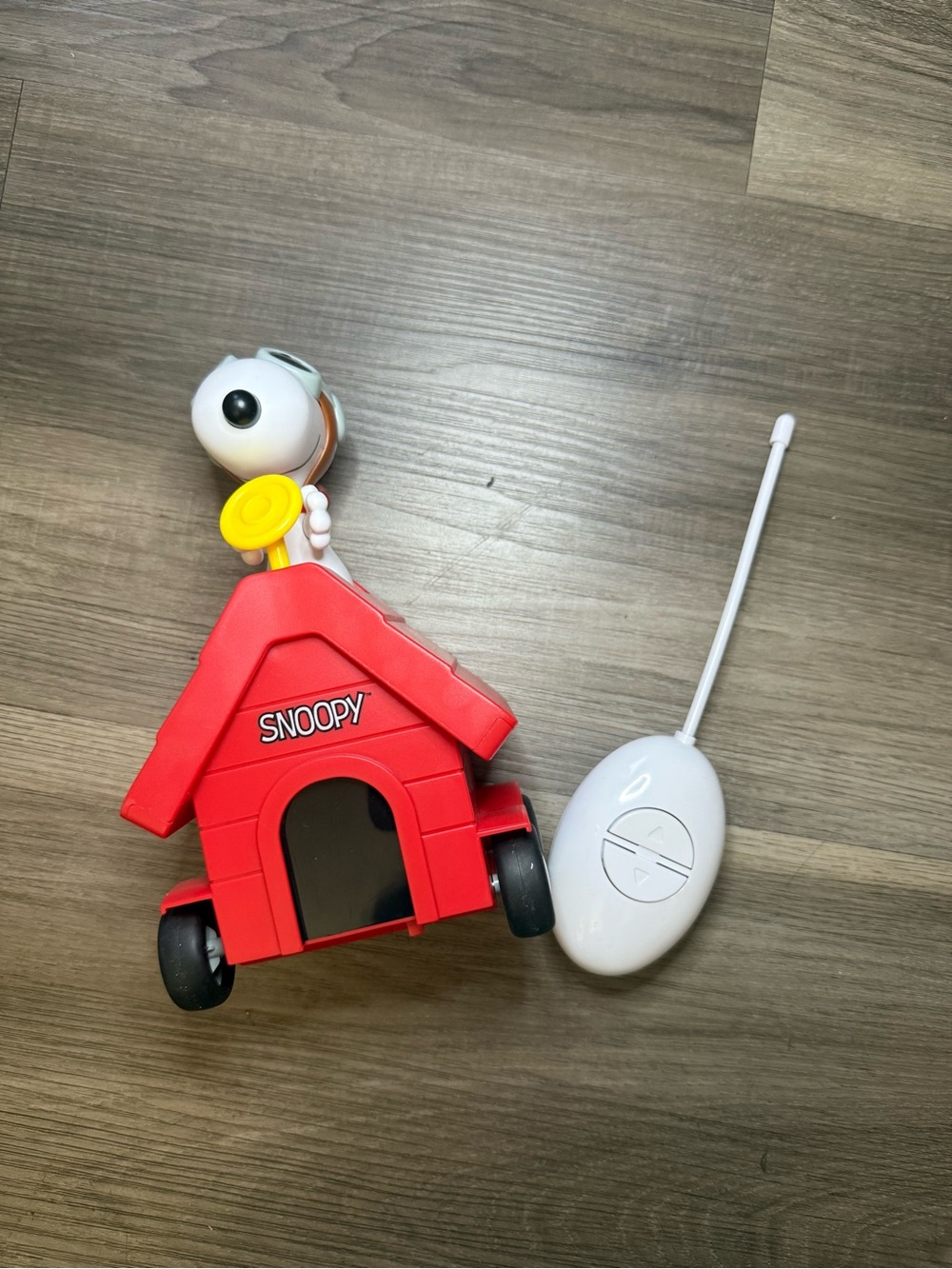 Snoopy Remote Control Ride-On Toy - Red/White - Picture 3 of 4